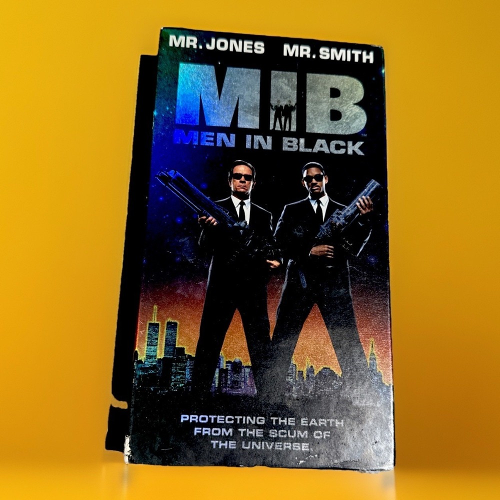 MIB Men In‎ Black (VHS, 1997) Tommy Lee Jones Will Smith 90's NEW Sealed Classic